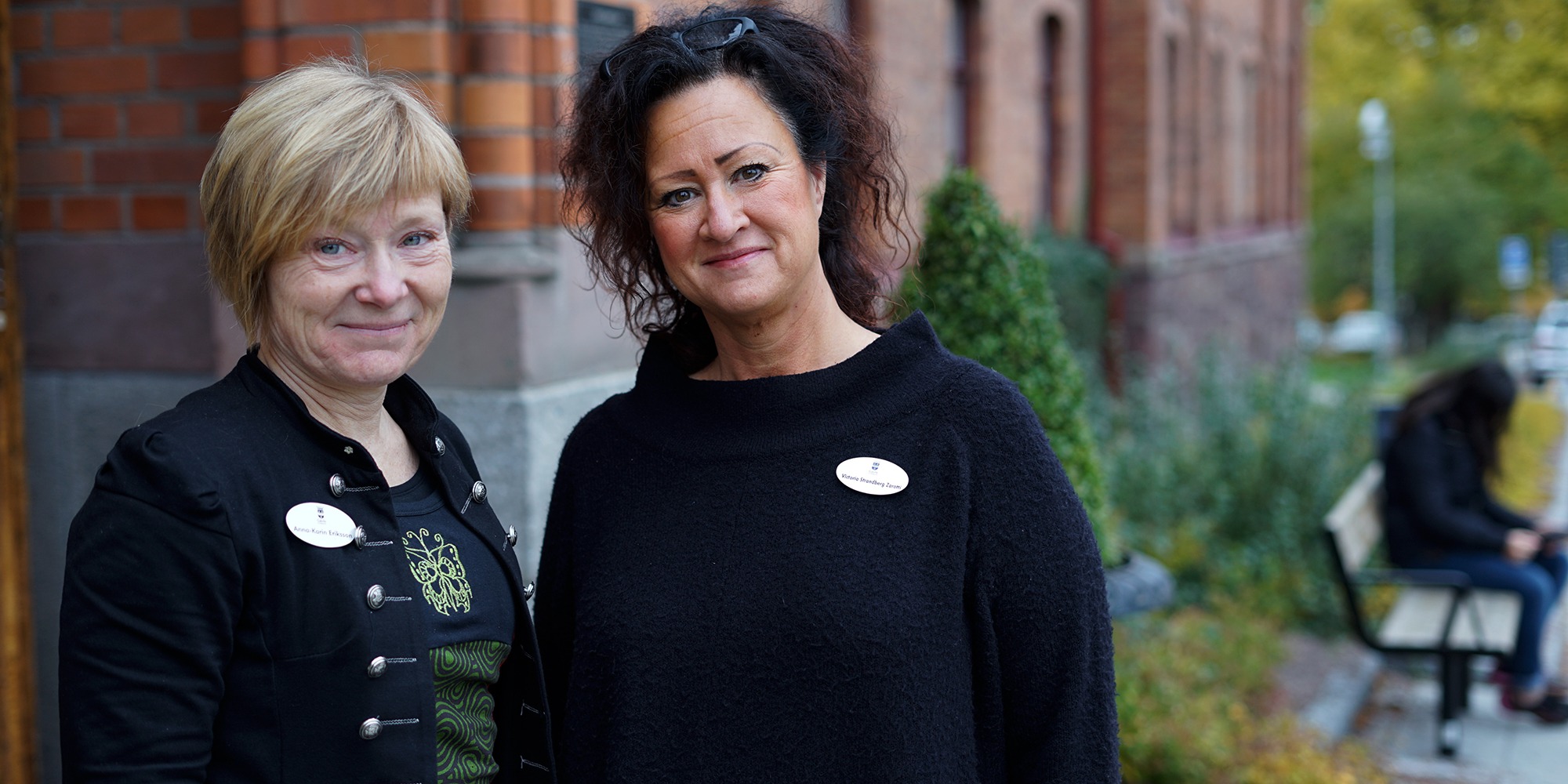 Porträttbild av Anna-Karin Eriksson och Victoria Strandberg Zarotti, Vallbackskolan i Gävle