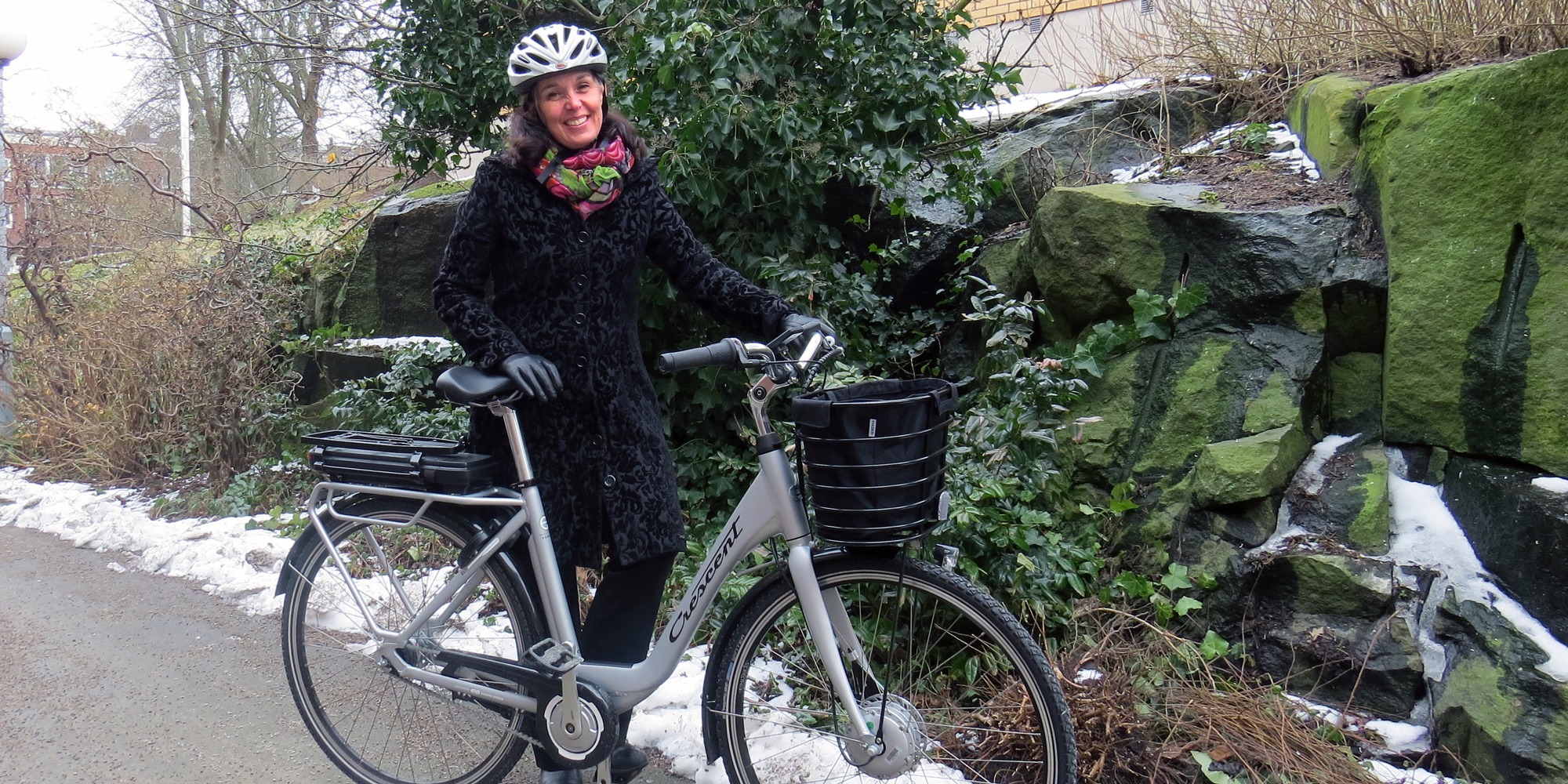 Krstina Taremark utomhus med cykelhjälm vid elcykel, avsiktsförklaring