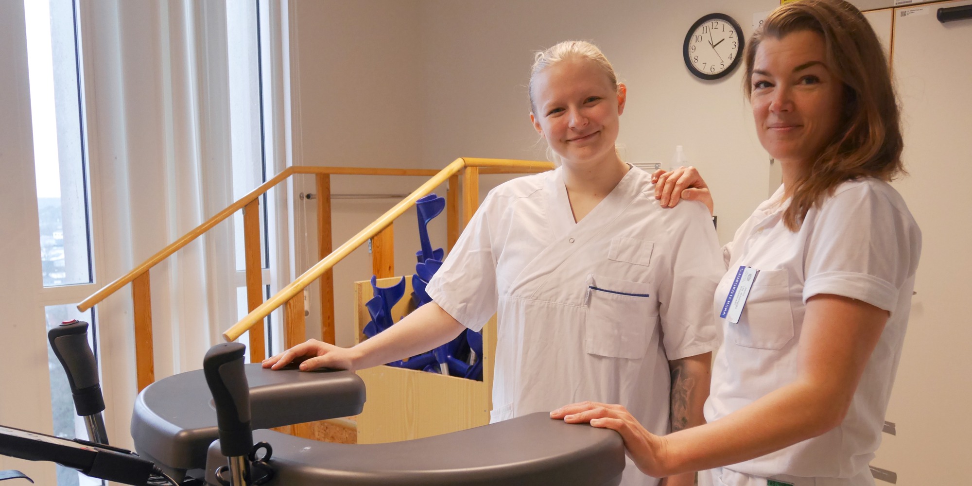 Utbildningen i fallteknik gjorde dem tryggare och skapade bättre sammanhållning. Det berättar sjuksköterskorna Jennifer Sörensen och Jessica Bark Alm på ortopeden, Nyköpings lasarett.