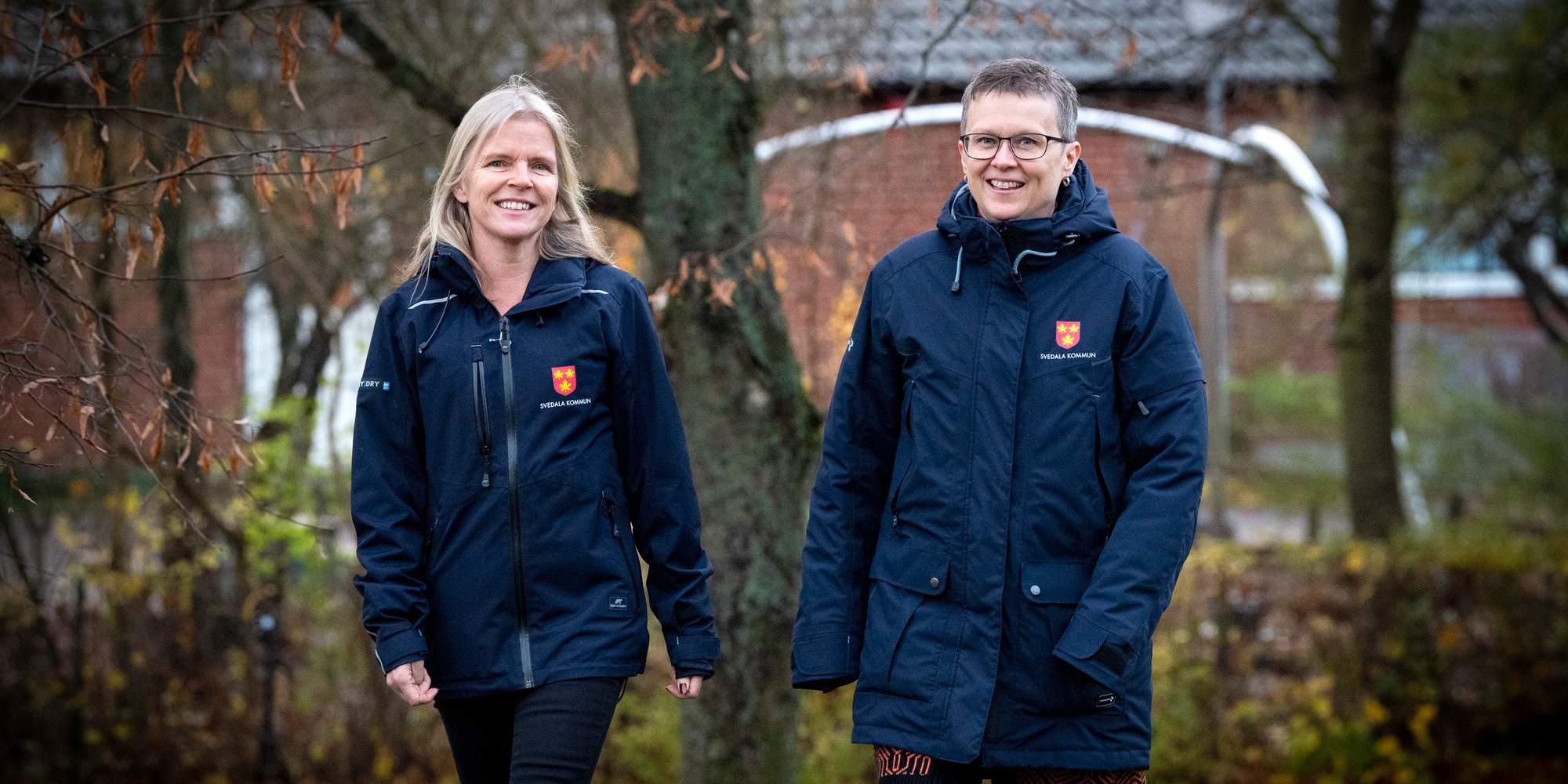 Två personer ute på walk and talk möte i Svedala