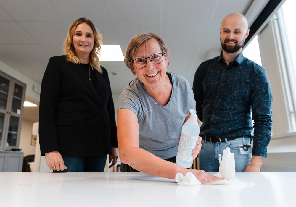 Raija Hållinggård, Petra Ludvigson och Jonatan Dahlbo jobbar alla på Holmens dagliga verksamhet.