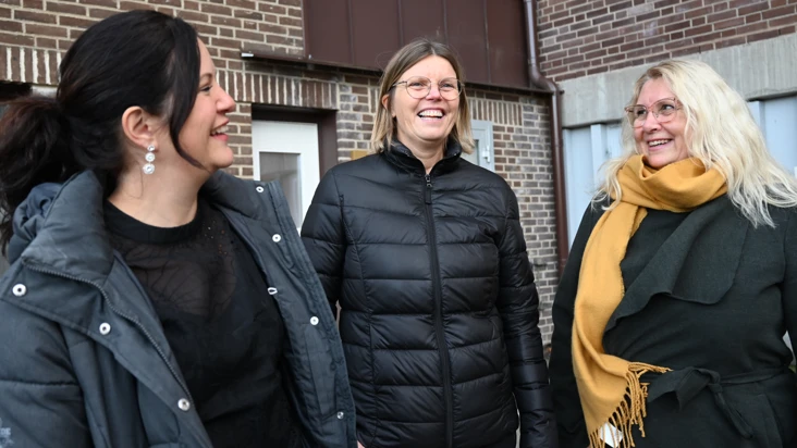 tre chefer i Borås syns utomhus i kyligt väder med.