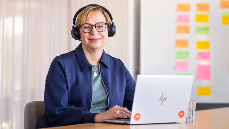 En medarbetare på Suntarbetsliv håller en föreläsning.