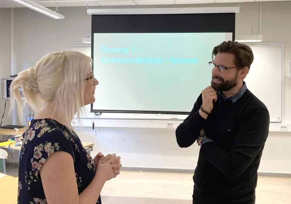 Facklig representant och chef i samverkansgrupp som tränar på kommunikation.