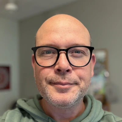 Adrian Nählinder har sammanställt ett inspirationsmaterial för förbättringsarbete inom arbetsmiljö.